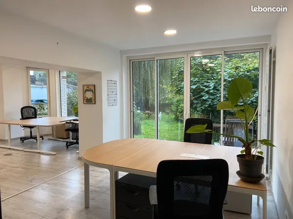 Location de bureaux, en RDJ avec salle de réunion et placard, dans maison alliant charme de l'ancien