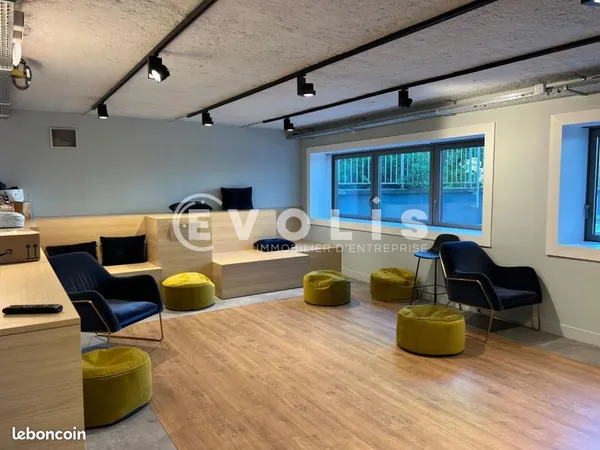Bureaux 3 278 m²