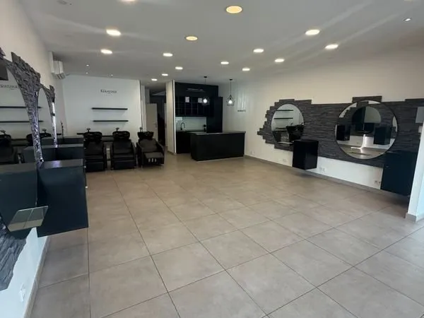 Local commercial 166m2