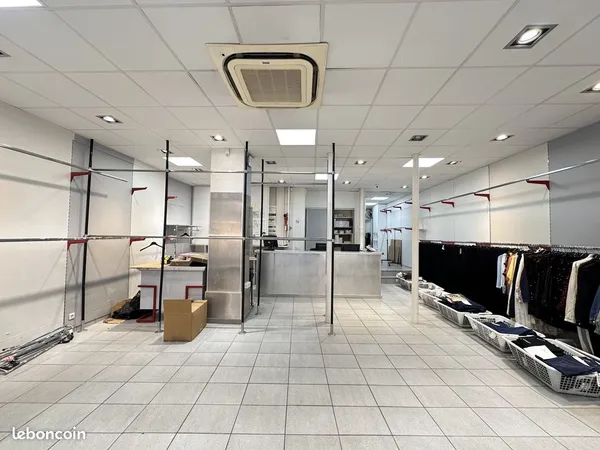 Local commercial 121 m² Paris