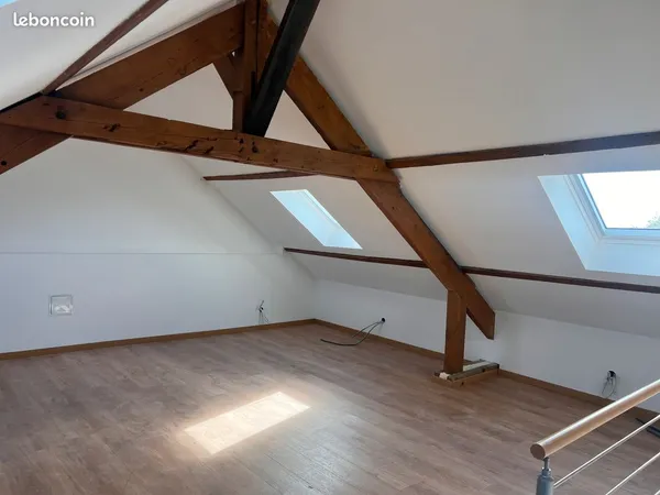 Maison 4 chambres rénovée avec jardin et parking