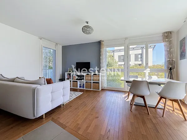 ISSY LES MOULINEAUX - QUARTIER FORT D'ISSY - Appartement 4 pièces avec 3 chambres et une terrasse