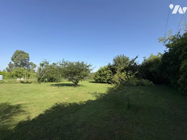 Terrain 814 m²