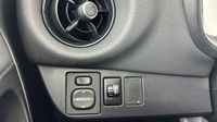 Toyota Yaris 100h Dynamic 5p RC18 — photo 28