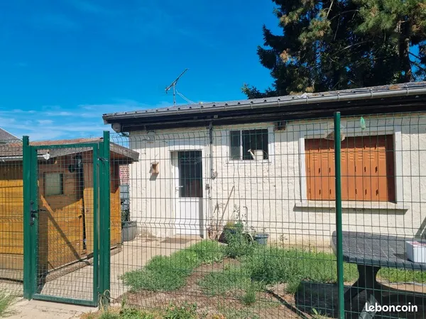 Studio 22m2 comme une petite maison plain-pied + mezzanine, avec jardinet privatif