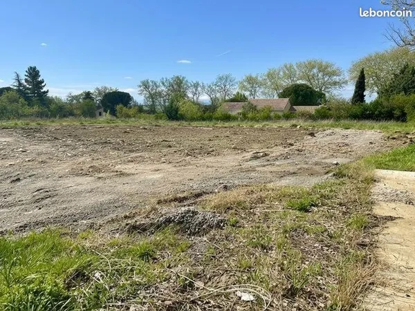 Terrain 2400 m²