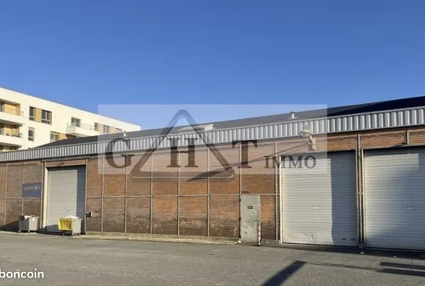 Local bureaux 820 m²