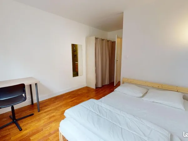 Chambre 5 pièces 82 m²