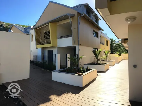À vendre - Villa T4 duplex à Saint-Gilles-les-Bains - 450 000 €