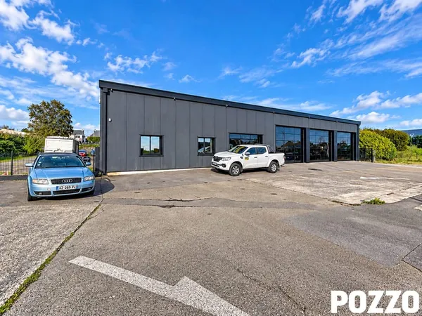 À VENDRE ? BÂTIMENT À EMPLACEMENT STRATÉGIQUE À FLEURY (50)