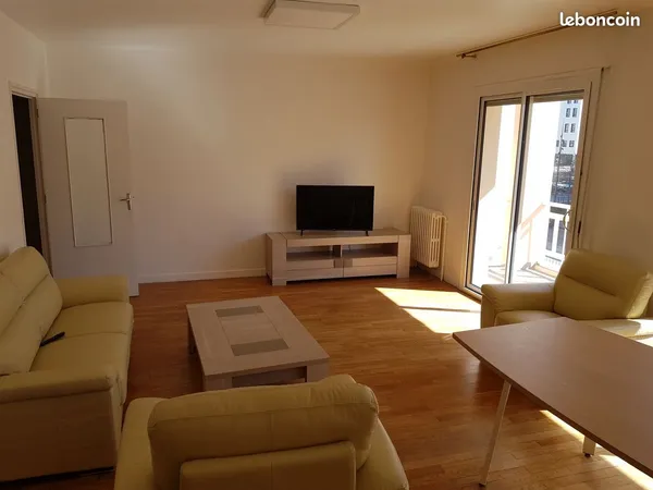A louer grande chambre meublee villeurbanne