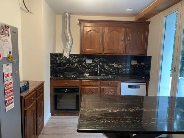 Chambre de 13m2 meublé dans appartement.