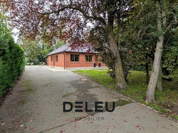 Maison individuelle de plain-pied de 110 m², 3 chambres, jardin, hangar