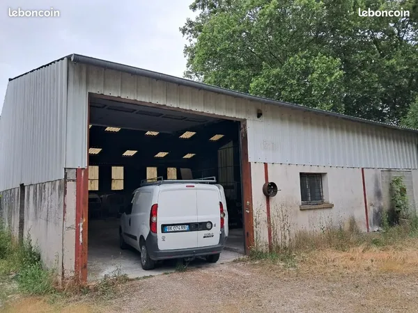 Garage 300 m carrer plus cour fermer