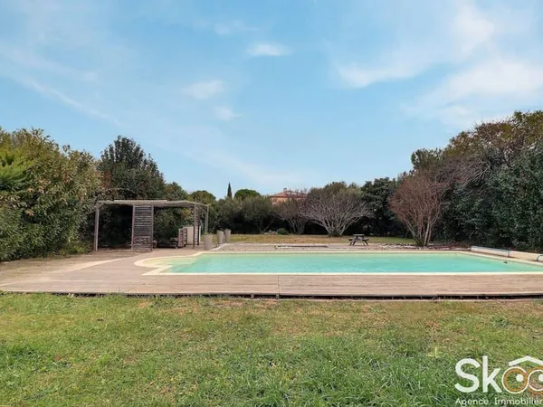Terrain 806 m²