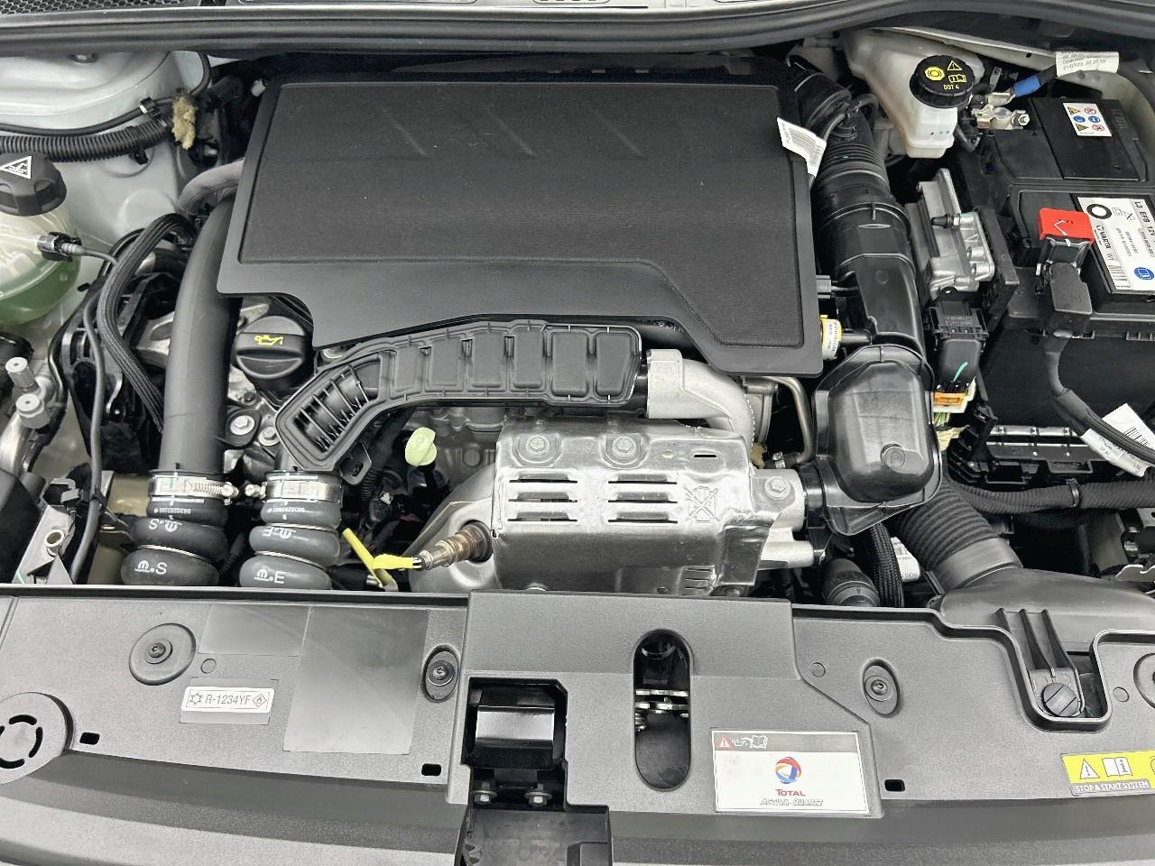 Peugeot 208 puretech 100 s&s bvm6 gt — photo 15