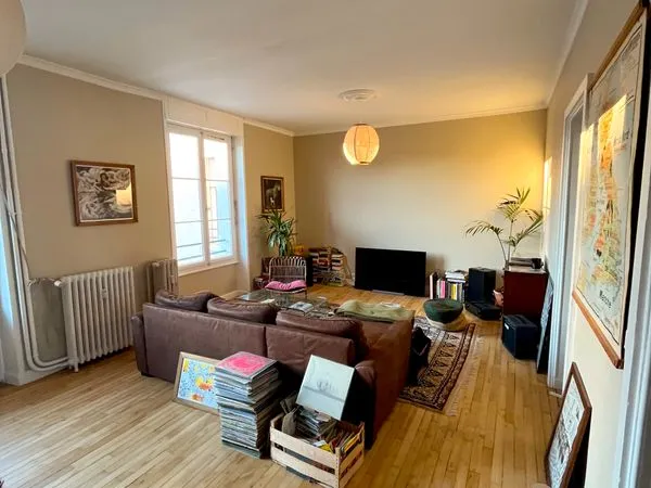 T2 Lumineux Rénové Traversant - 72 m² + Garage Privatif - Centre Ville - Particulier