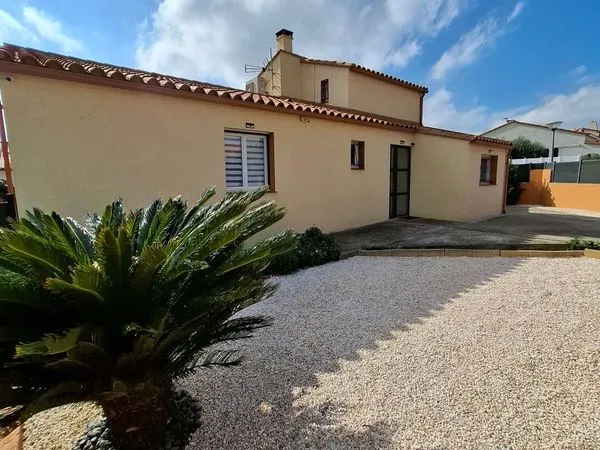 Maison de plein pied 4 faces 107 m² habitables + 29 m² de véranda attenante