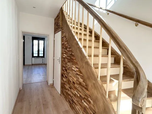 🏡 Charme de l'ancien & Rénovation de qualité : Charmante maison de 90 m² avec jardin et garage à Pet