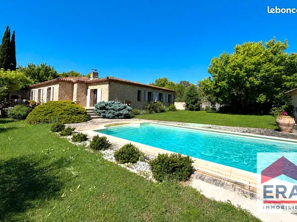 Propriété 5 pièces 223 m²