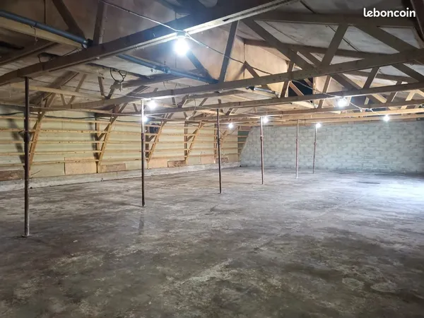 Collocation 150m2 local