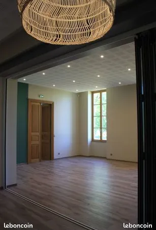 Bureaux de Prestige Rénovés - Parc Paysager 8300m² & Terrasse Privative