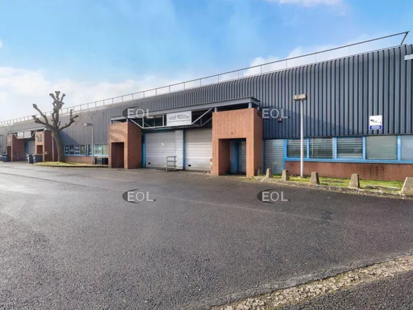 Bureau 758 m²