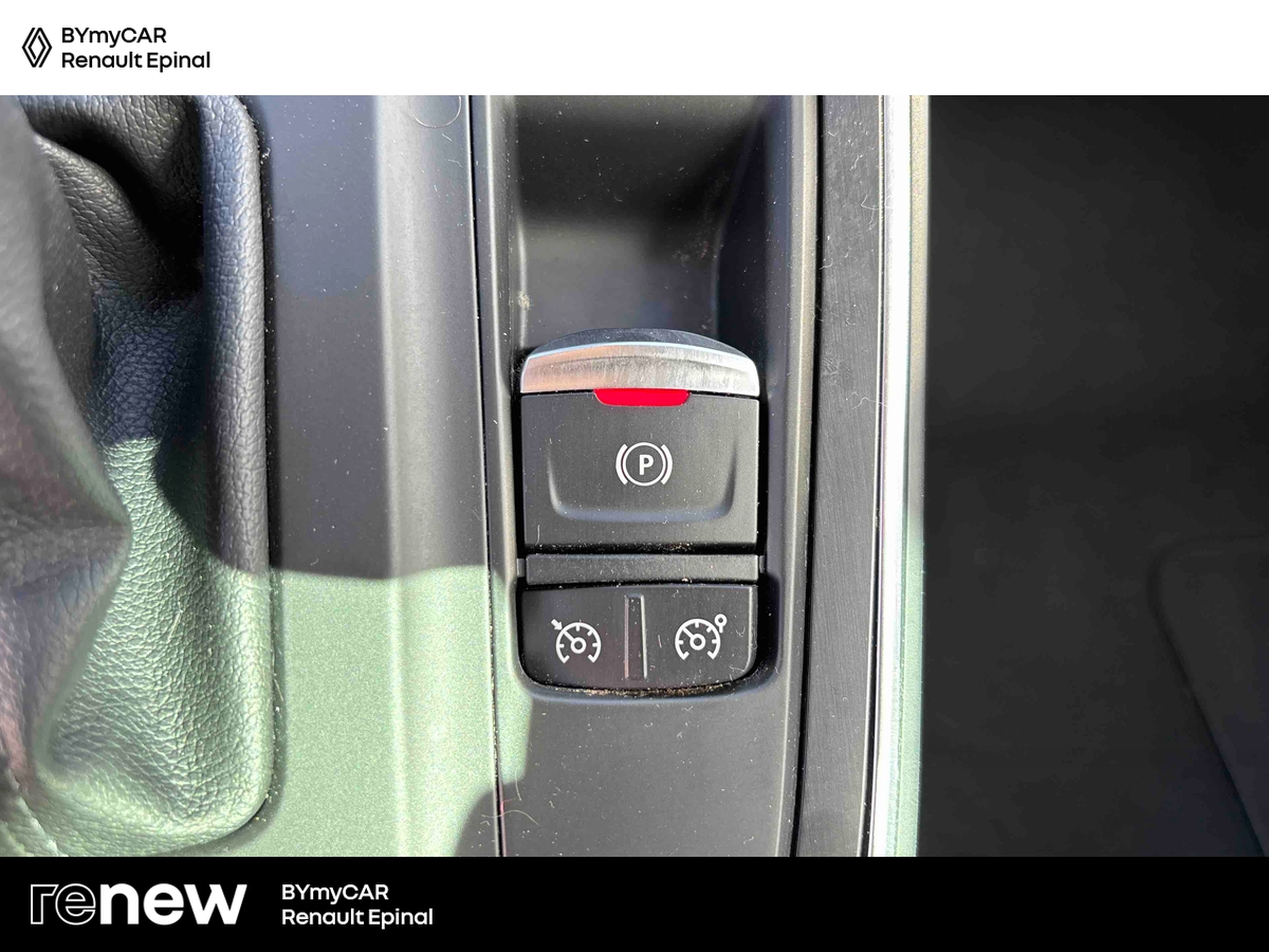 Renault Scenic TCe 140 FAP EDC — photo 20