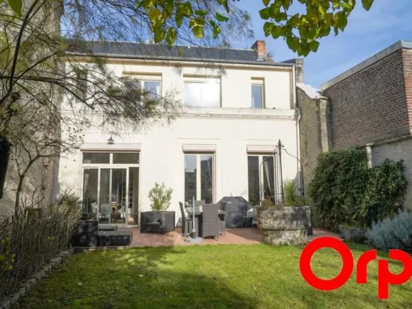 Maison 7 pièces 340 m²