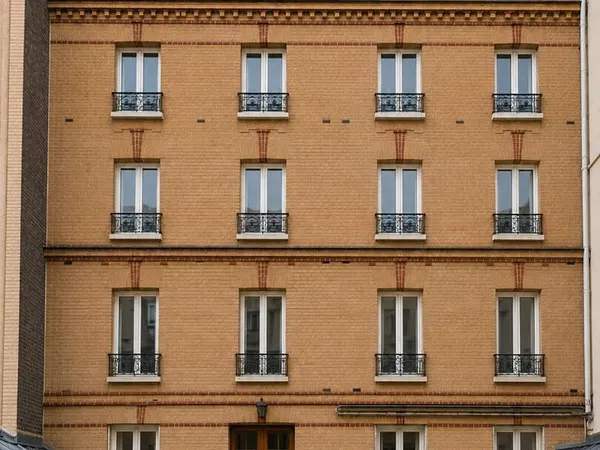 PARIS 15e - SEUL AU DERNIER ÉTAGE: 80 m² DE CHARME À RÉINVENTER