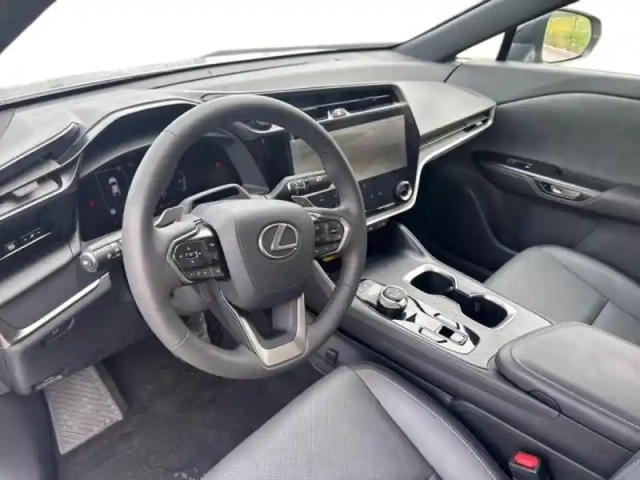 Lexus Rz 450e luxe — photo 9