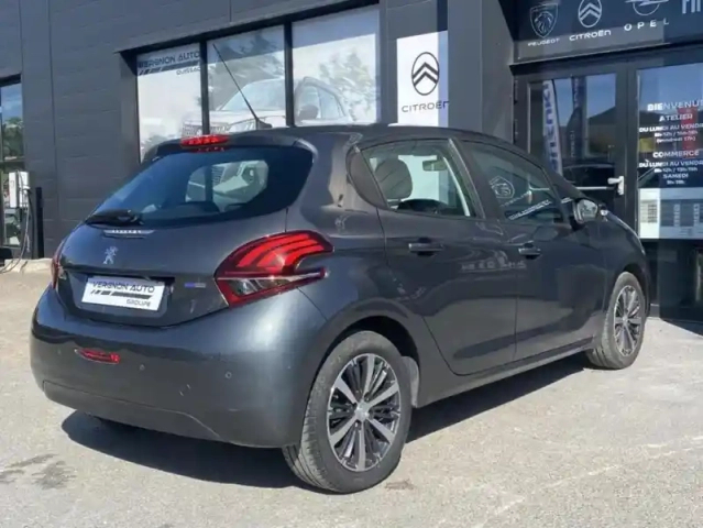 Peugeot 208 1.2 puretech 82 allure — photo 7