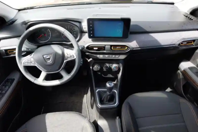 Dacia Sandero tce 90 - 22 — photo 9