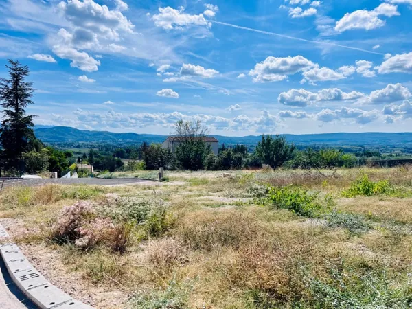 Terrain 767 m²