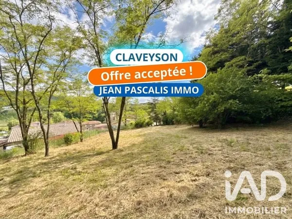 Terrain 784 m²