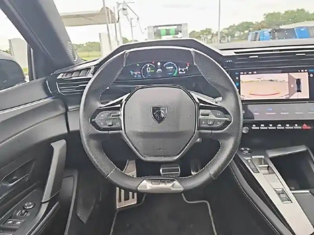 Peugeot 408 phev 225 e-eat8 — photo 9