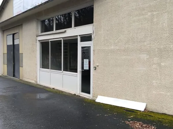 Local de stockage avec Bureaux
