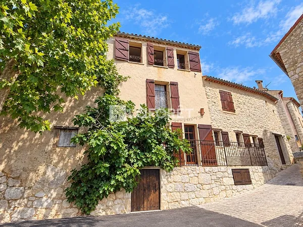 Maison de village 3 chambres et studio independant