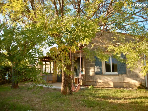 Maison meublée 90 m2 avec jardin - à louer à l'année - secteur calme, aux Angles (Gard)