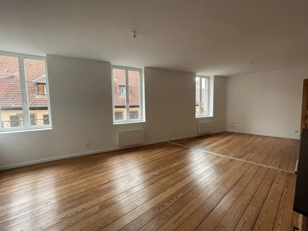 Refait à Neuf. Appartement 3 pièces de 60.63 M2 refait à Neuf.