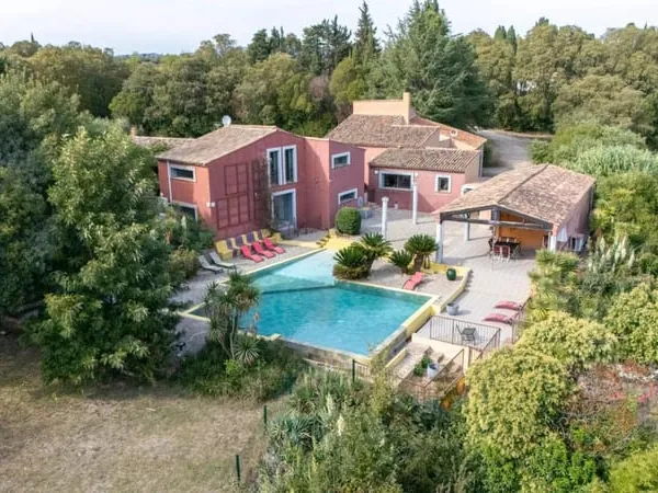 DOMAINE D'EXCEPTION EN PROVENCE - GÎTES, RÉCEPTION & ART DE VIVRE - GRANS
