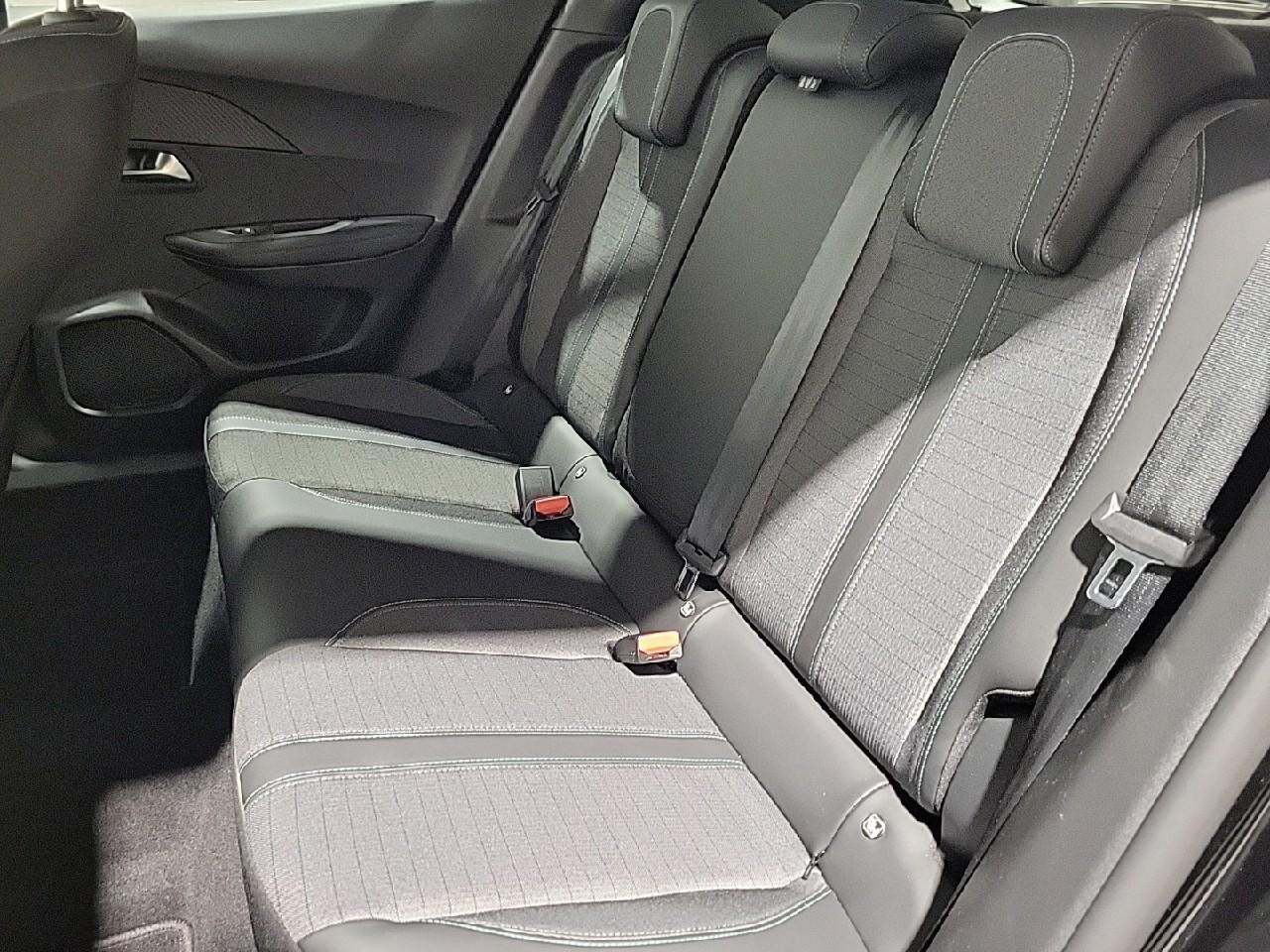 Peugeot 2008 bluehdi 130 s&s eat8 allure — photo 13