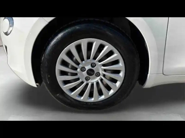 Fiat 500 e 118ch my23 — photo 10