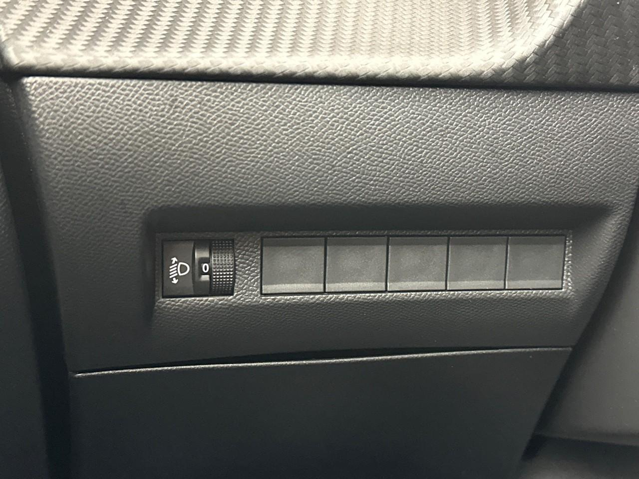 Peugeot 208 electrique 54 kwh 156ch style — photo 16