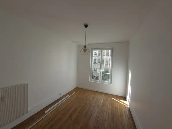 À Louer Studion très lumineux- Proche ligne 5