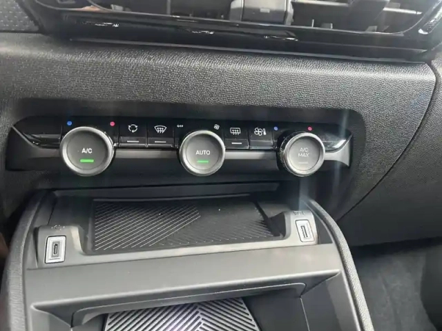 Citroën C4 hybride 145 ch e-dcs6 — photo 20