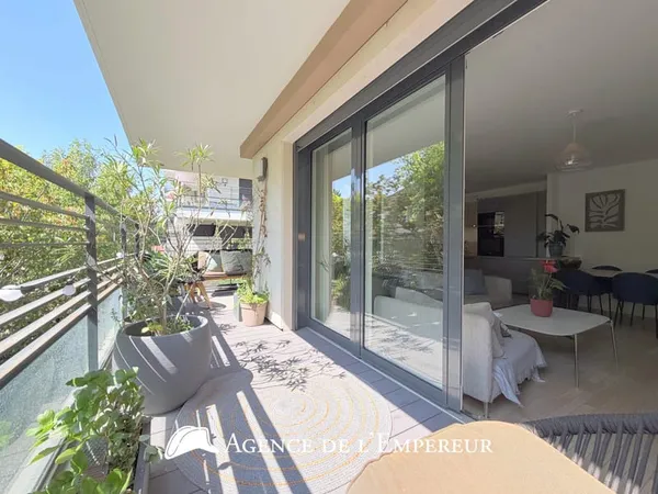 4 pièces, 3 chambres, balcon, au calme, proche place Besche