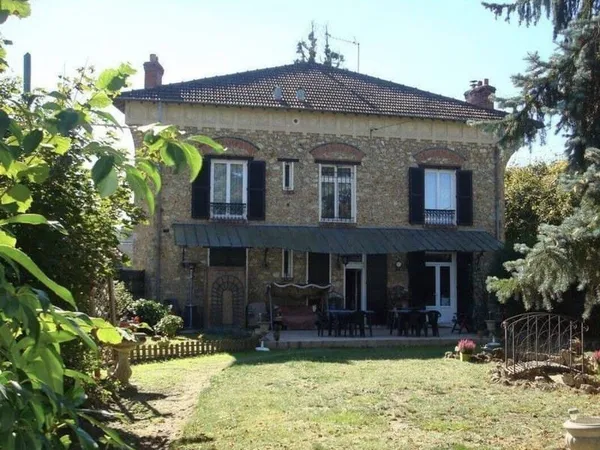 Maison 9 pièces 240 m²