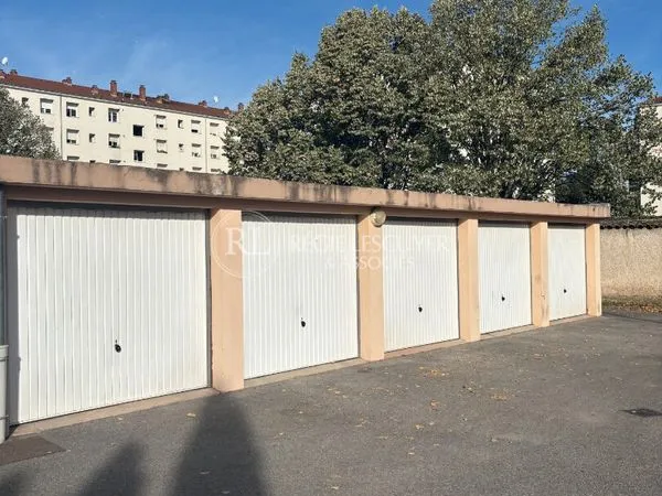 Parking/box 12 m² VENISSIEUX