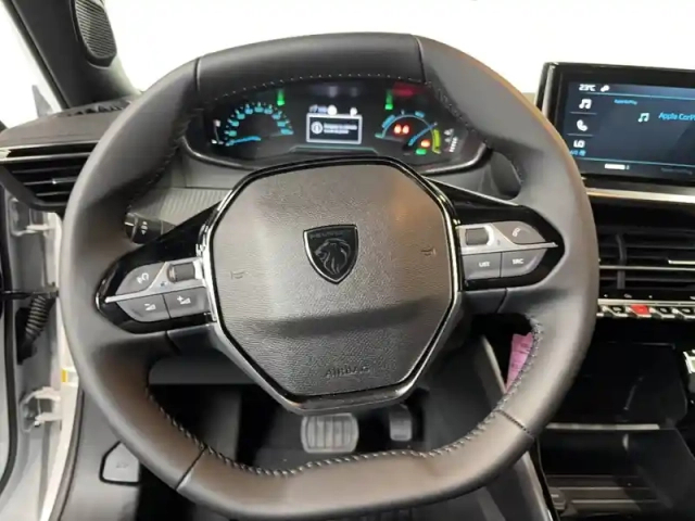 Peugeot 2008 electrique 50 kwh 136 ch — photo 13